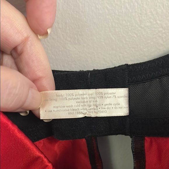 Elegant Red and Black Lace Chemise - Picture 3 of 4